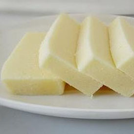 奶豆腐 [nǎi dòu fǔ]